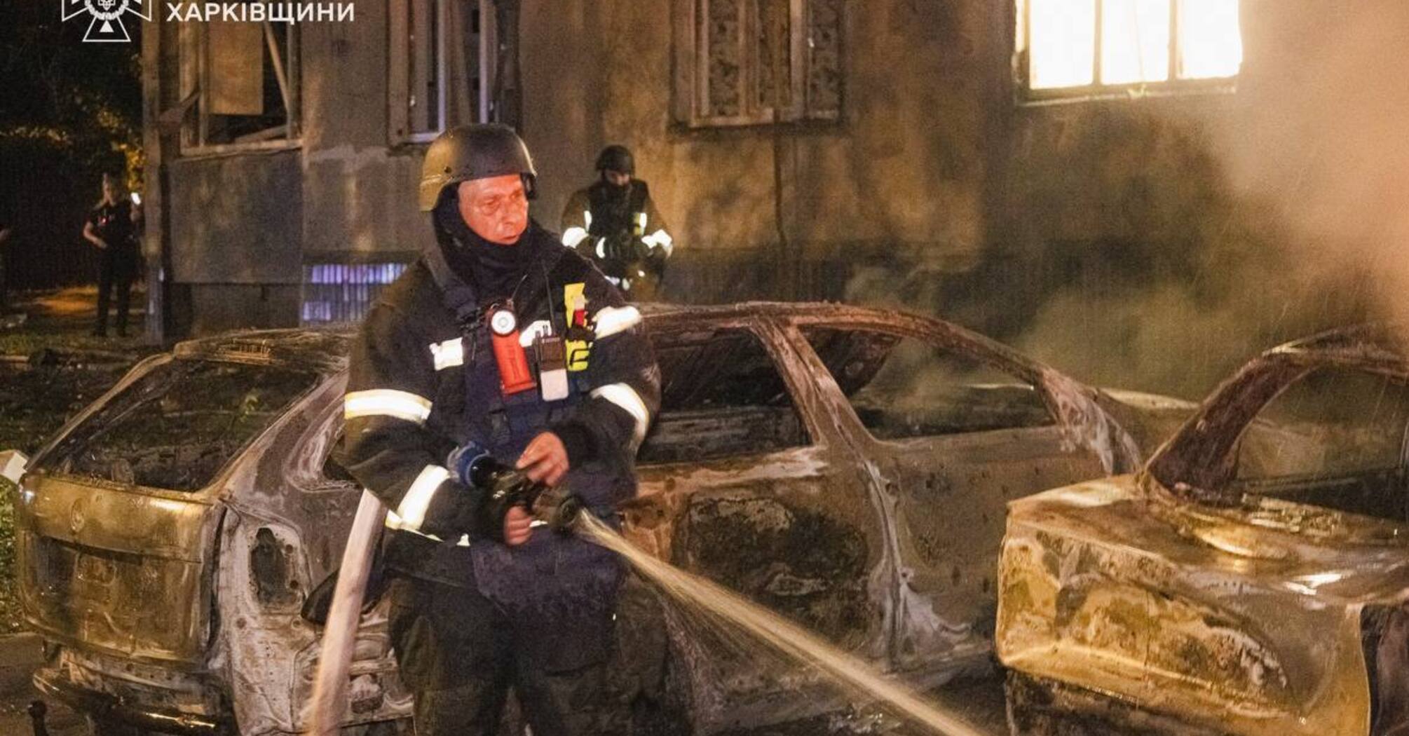 Российские дроны атаковали многоэтажку в Харькове: 15 человек ранены, среди них - дети (фото)