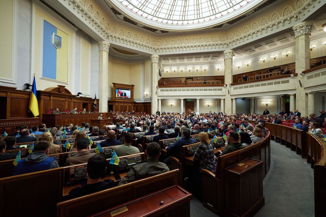 Перехід політики на вулицю – це історія про непрацюючий парламент