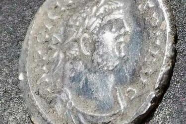 В Англии нашли римскую монету в возрасте 1700 лет: как выглядела (фото)