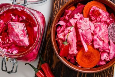Пряна капуста з буряком: рецепт маринованої пелюстки на зиму