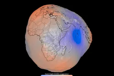 Не круглая: NASA показали, как действительно выглядит наша планета из космоса (фото)
