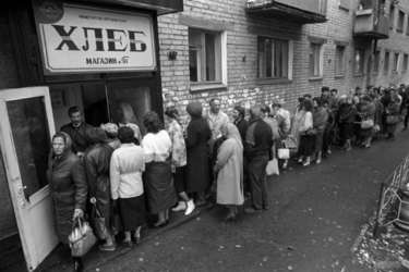 Карточки, дефицит, блат, изъятие зерна, хлеб по талонам: как Россия возвращается в СССР