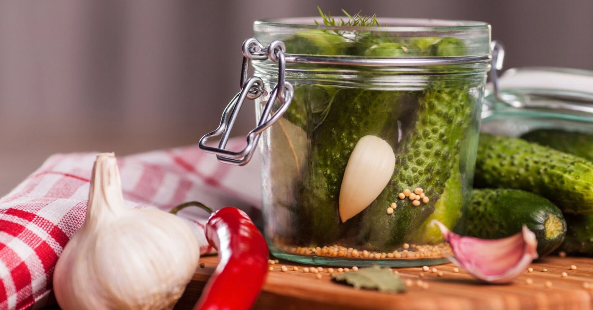 Незабываемый вкус: рецепт маринованных огурцов с горчицей на зиму