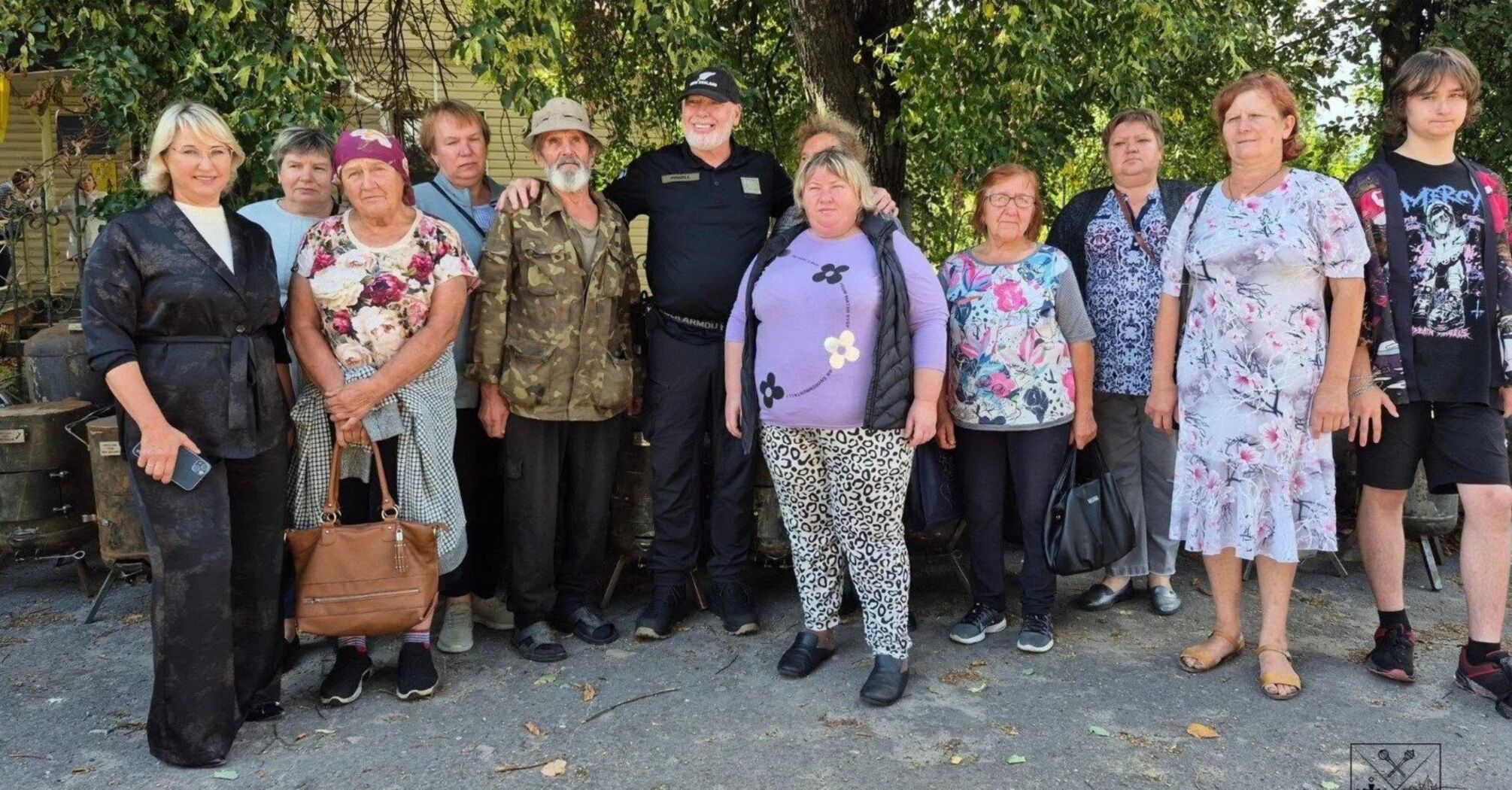 Ехал 17 тысяч километров: новозеландский волонтёр Тенби Пауэлл в третий раз прибыл на Шосткинщину
