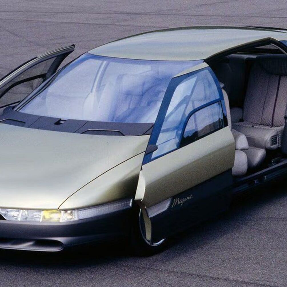Renault Megane 1988 года: концепт с камерами вместо зеркал и телевизорами в потолке