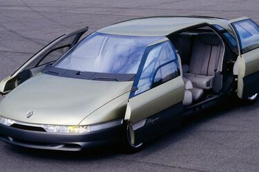 З камерами, телевізорами та комп'ютером: яким був перший Renault Megane 1988 року