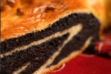 Маковий пиріг, де багато начинки: рецепт