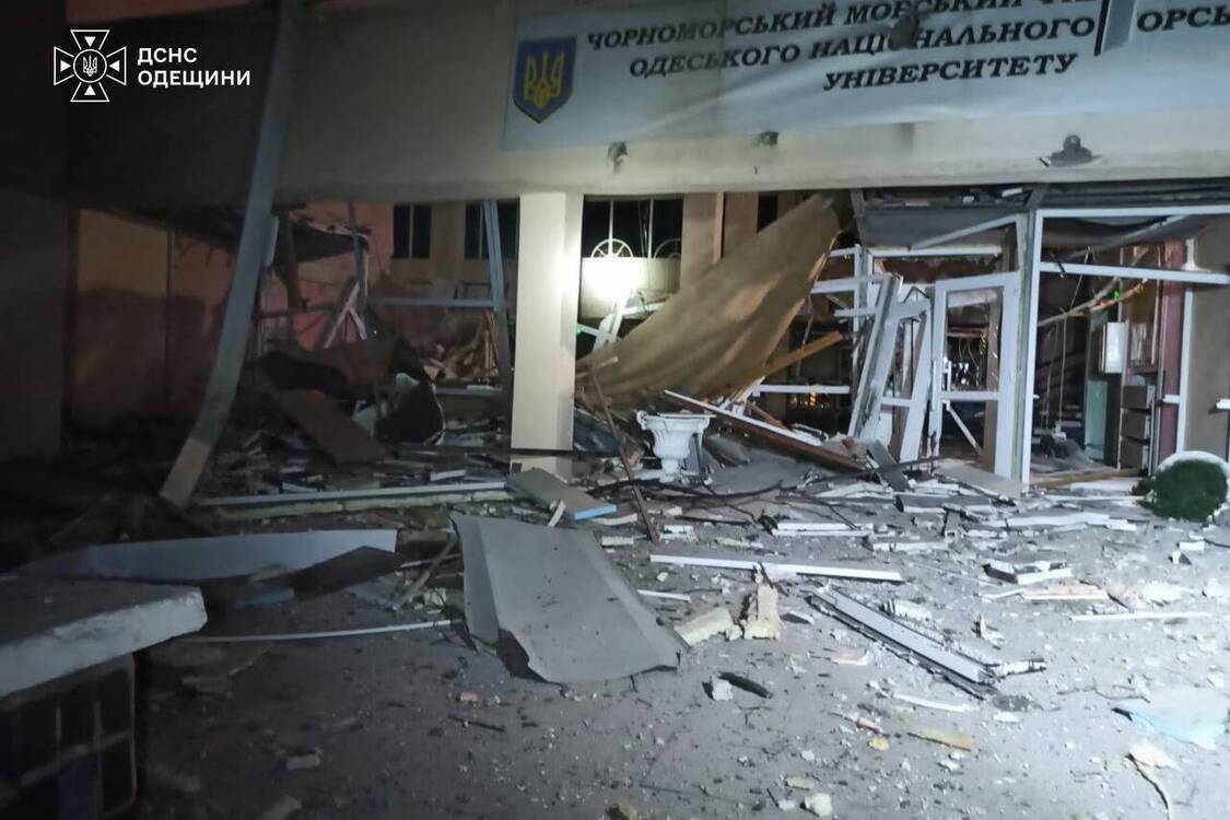 Российская армия массированно атаковала Одессу: повреждена инфраструктура, учебное заведение и многоэтажка (фото)