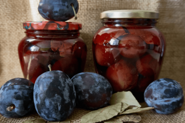 Маринованные сливы: отличная закуска на зиму, а также отличный дополнительный гарнир.