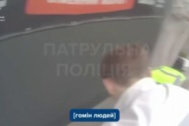 Патрульні Тернополя 20 хвилин робили СЛР і врятували чоловіка