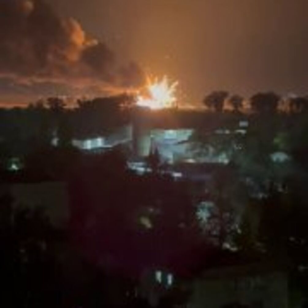 Ярославський НПЗ і аеродром у Ростові під ударом: що відомо про нічну операцію