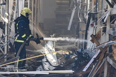 Росіяни вдарили по торговельному центру в Харкові: є постраждалий