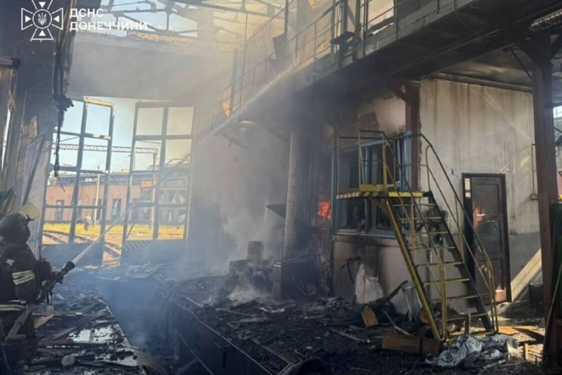 Авіаудар по Слов'янську і обстріл Краматорщини: поранені та евакуйовані з палаючої будівлі