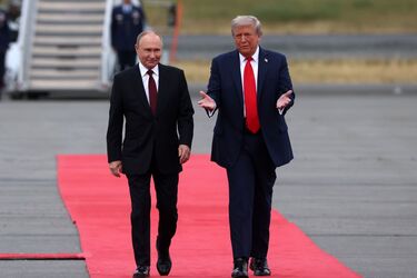 Возможно ли прекратить 'игру в мир' Трампа с Путиным?