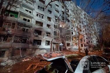 Русский атаковал Харьков КАБами: повреждена многоэтажка, есть раненые, среди них дети (фото, видео)