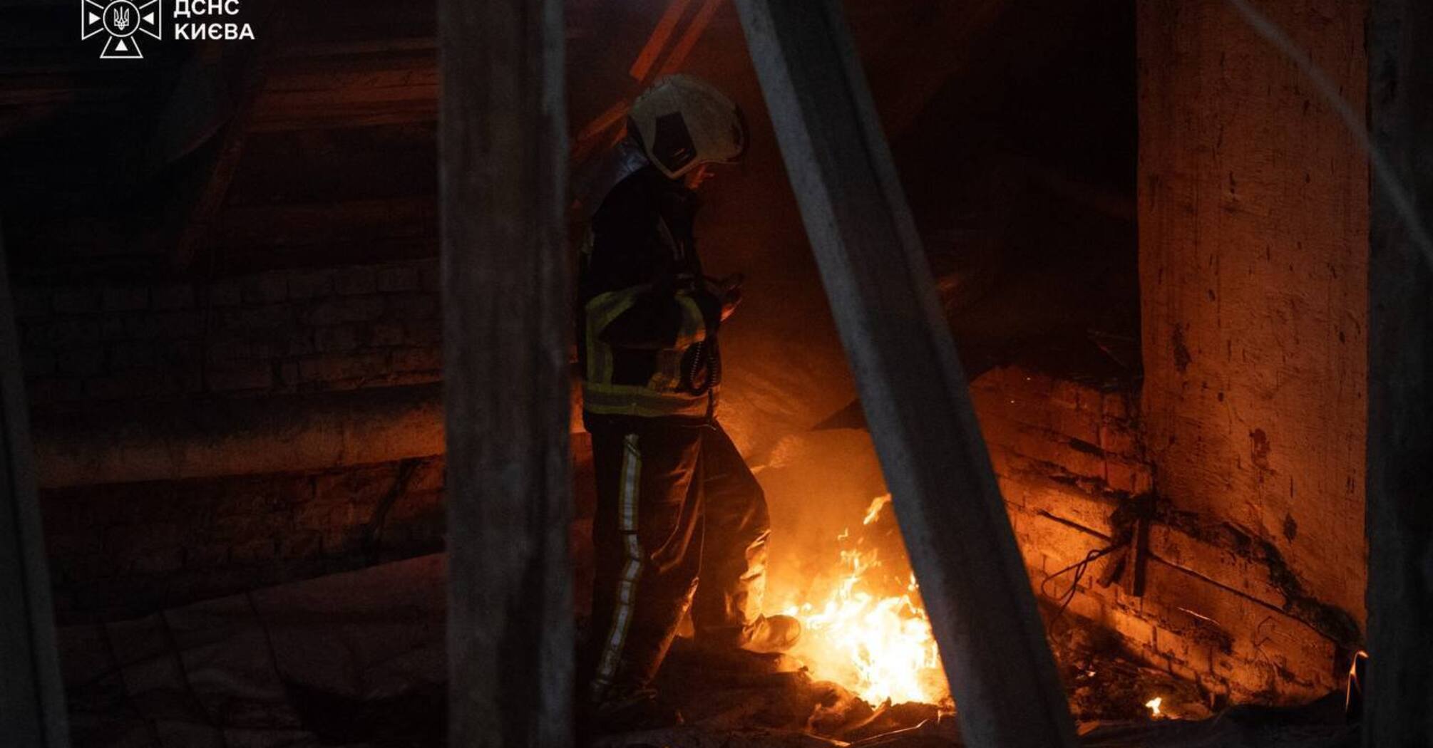Російська армія атакувала Київщину: дрон влучив у житловий будинок, є поранені (фото)  