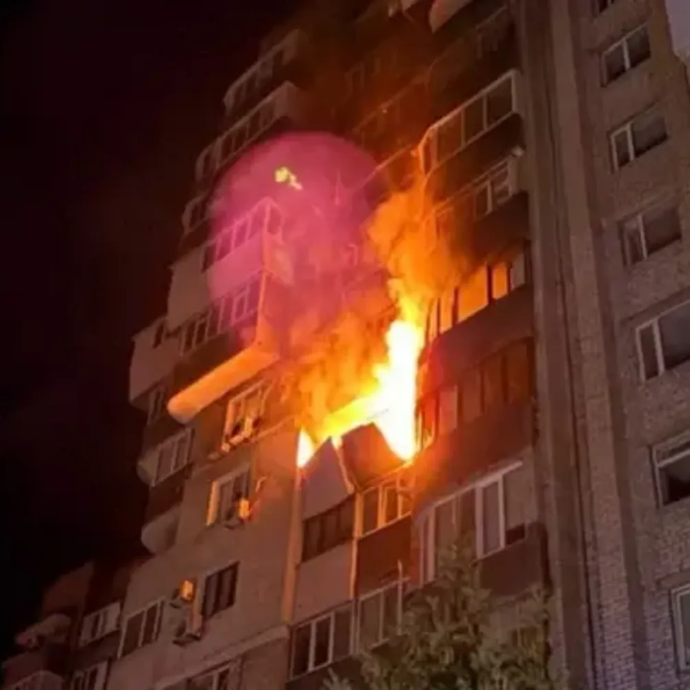 Дроны атаковали Запорожье: загорелась многоэтажка (фото)