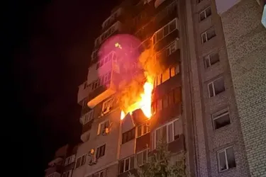Дроны атаковали Запорожье: загорелась многоэтажка (фото)